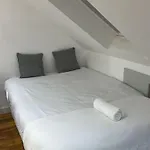 Bright And Cosy Loft Converted Studio Apartment!