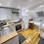 Bright And Cosy Loft Converted Studio Apartment!