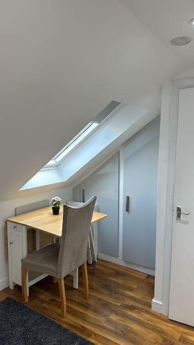 Bright And Cosy Loft Converted Apartment! Appartamento