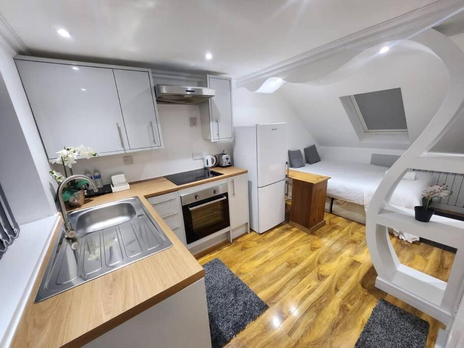 Bright And Cosy Loft Converted Apartment! Oxford